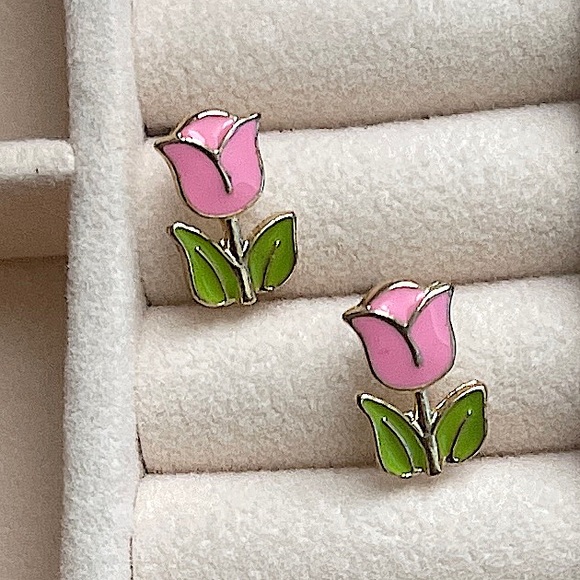 🆕 Tulip with green leaf Metal ear studs - Picture 2 of 5